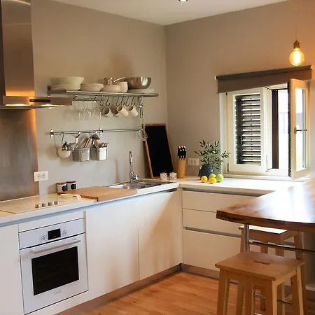 Apartament N32 *